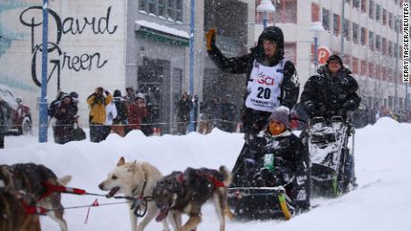 Dallas Seavey beim feierlichen Start des 50. Iditarod Trail Sled Dog Race in Anchorage, Alaska, USA, 5. März 2022.  