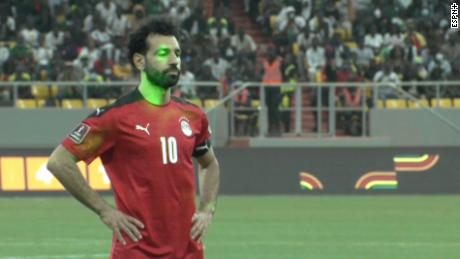 Mohamed Salah hatte Laser im Gesicht, als er einen Elfmeter ausführte. 
