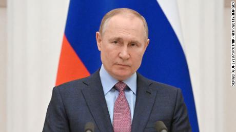 Während der Invasion in der Ukraine werden Wladimir Putin seine sportlichen Ehrentitel aberkannt