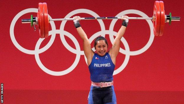 Hidilyn Diaz beim Gewichtheben bei den Olympischen Spielen 2020 in Tokio