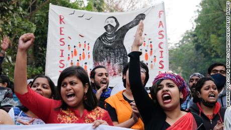 Im heutigen Indien signalisiert die Wahl der Kleidung eine Vertiefung der religiösen Kluft
