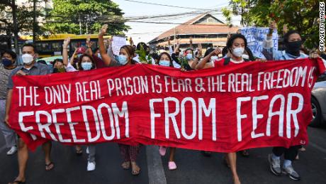 Die Putschisten Myanmars versuchten, den Widerstand zu brechen.  Aber ein Jahr später ist es stärker denn je