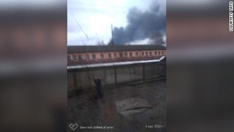 Eine schwarze Rauchwolke über einer Explosion in der Nähe von Tatos Haus am 3. März.