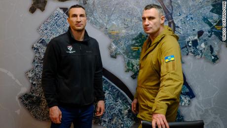 „Ein Kampf zwischen Gut und Böse“: Die Klitschko-Brüder im Kampf um die Ukraine