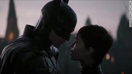Robert Pattinson und Zoë Kravitz spielen die Hauptrollen in „The Batman“.