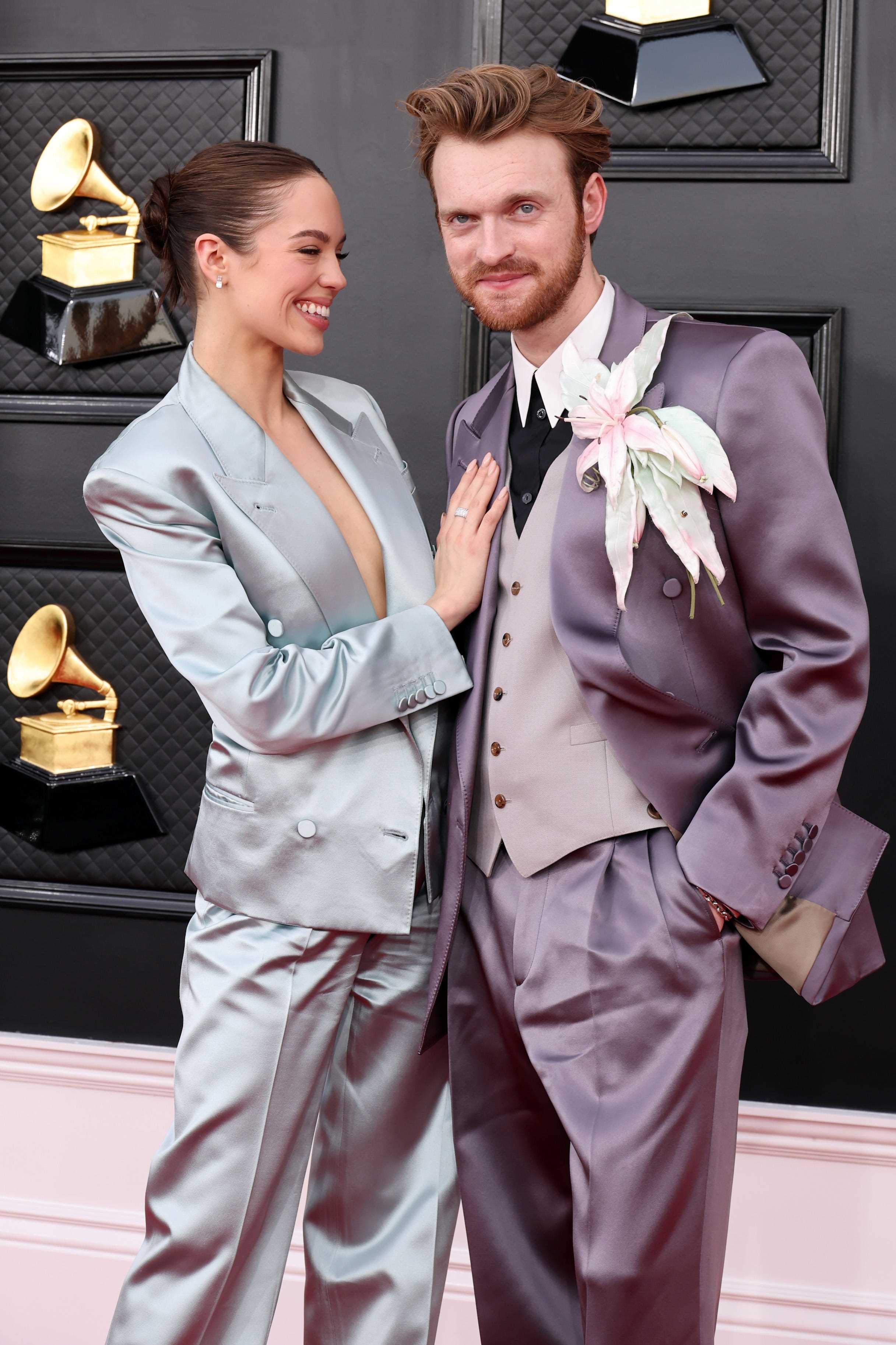 Finneas und Claudia Sulewski nehmen an den Grammys 2022 teil