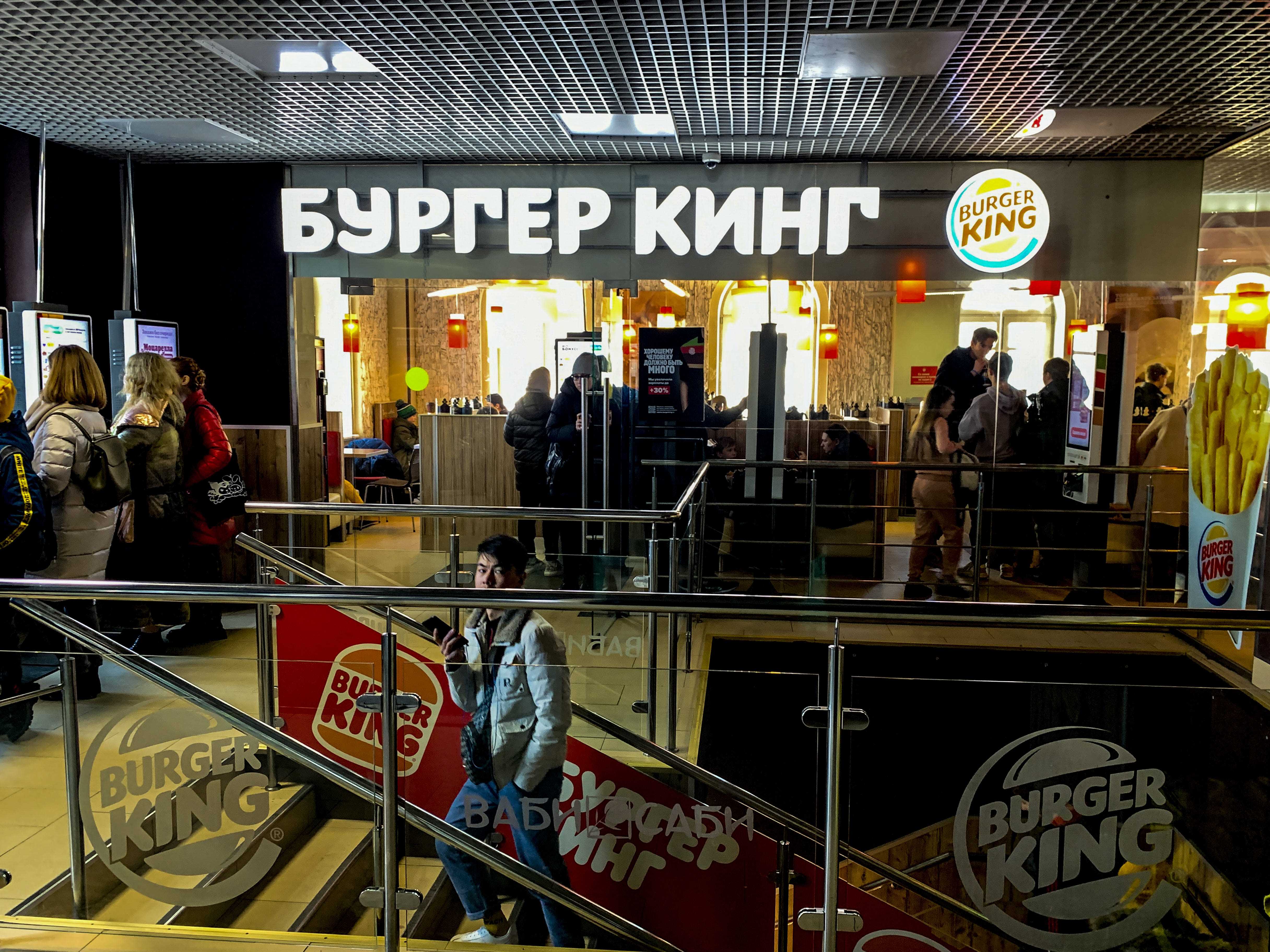 Ein geschäftiger Burger King-Laden in Moskau, Russland, am 19. März.