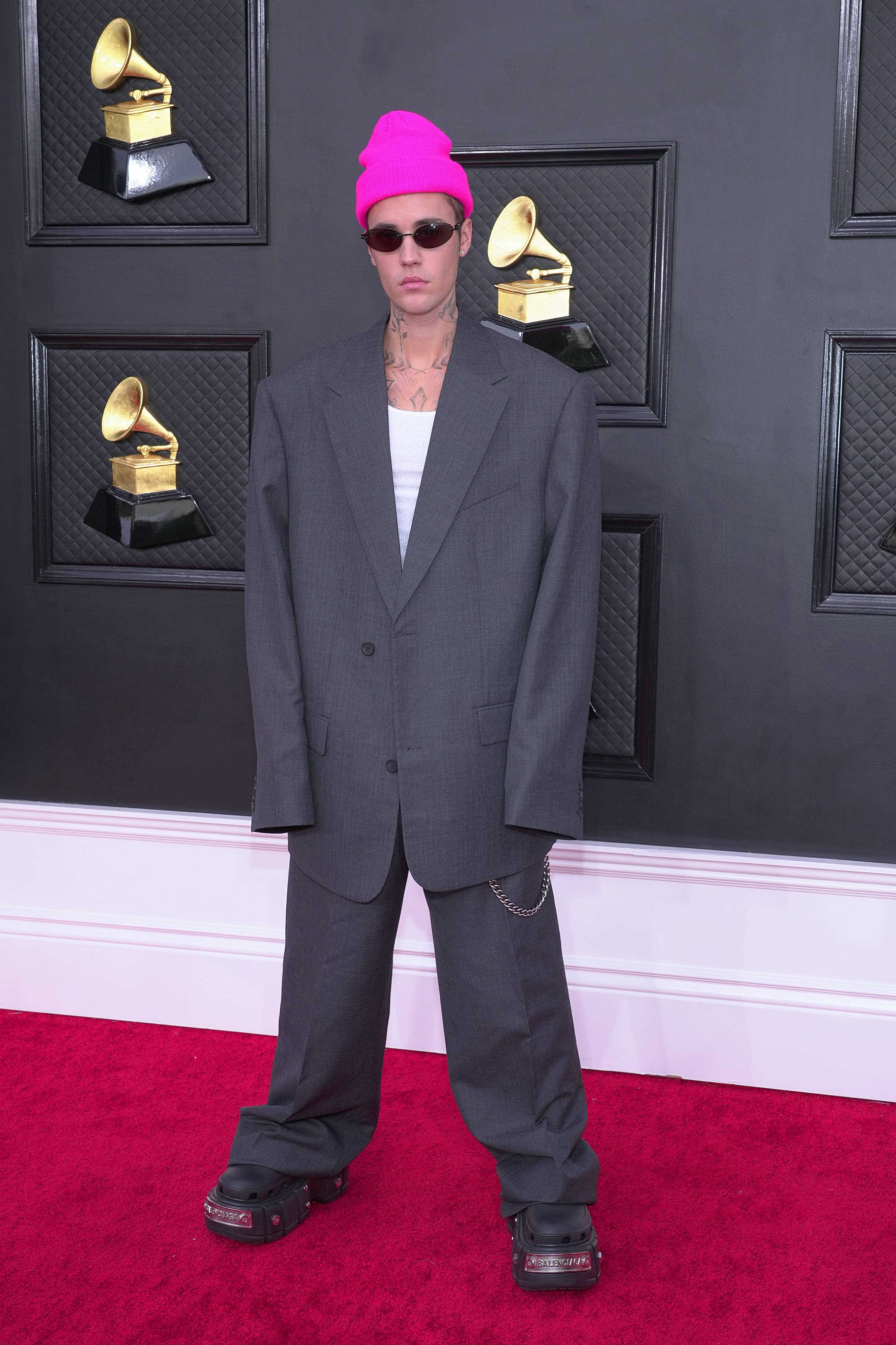 Justin Bieber nimmt an den Grammy Awards 2022 teil.