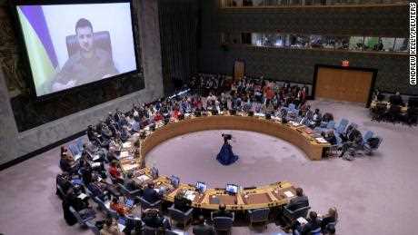 Der ukrainische Präsident Selenskyj erläutert in einer scharfen UN-Rede mutmaßliche russische Gräueltaten