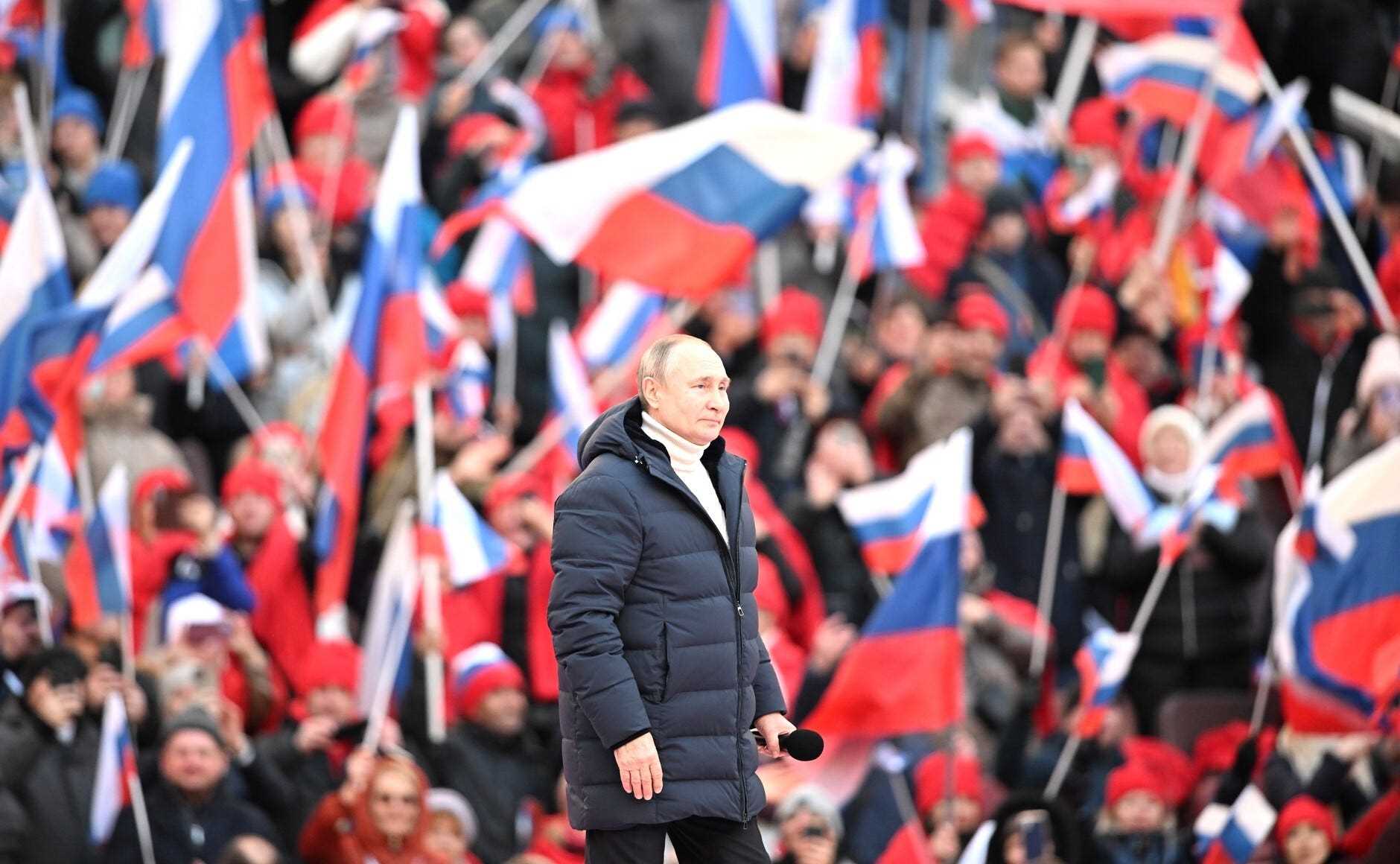 Wladimir Putin wurde am Freitag, den 18. März bei einer Pro-Kriegs-Kundgebung in Moskau gesehen.