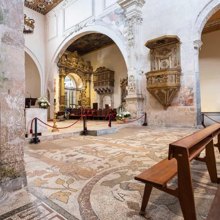 Die Kathedrale von Otranto mit ihrem Mosaikboden.