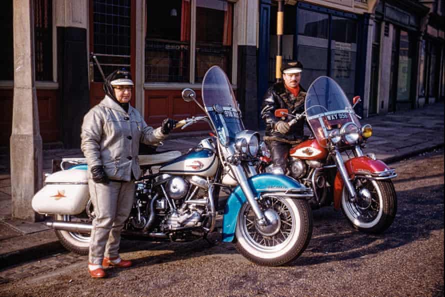 Jeanette und Maurice auf Harley-Davidsons