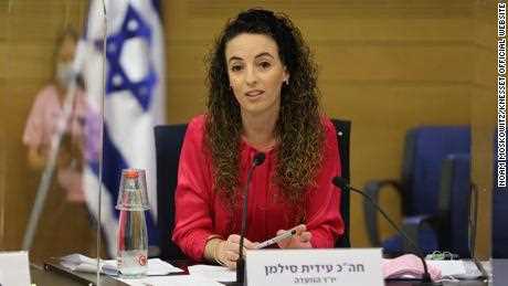 Israels Koalitionsregierung verliert ihre Mehrheit, da der rechte Gesetzgeber ausscheidet
