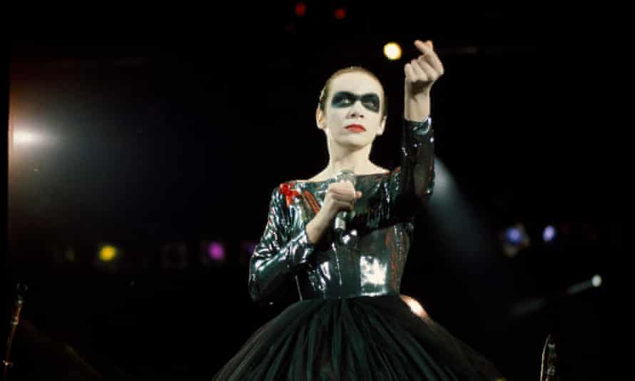 Annie Lennox trat im April 1992 beim Freddie Mercury Tribute-Konzert in Wembley auf.