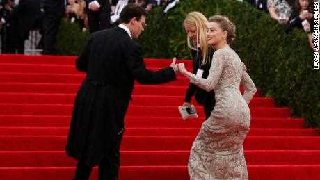 Johnny Depp und Amber Heard, damals verlobt, kommen 2014 zur Met Gala.