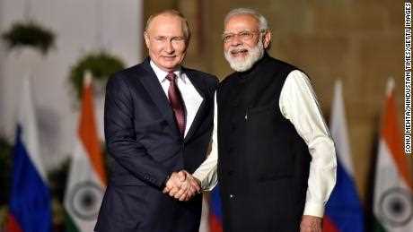 Der russische Präsident Wladimir Putin trifft am 6. Dezember 2021 den indischen Premierminister Narendra Modi im Hyderabad House in Neu-Delhi.