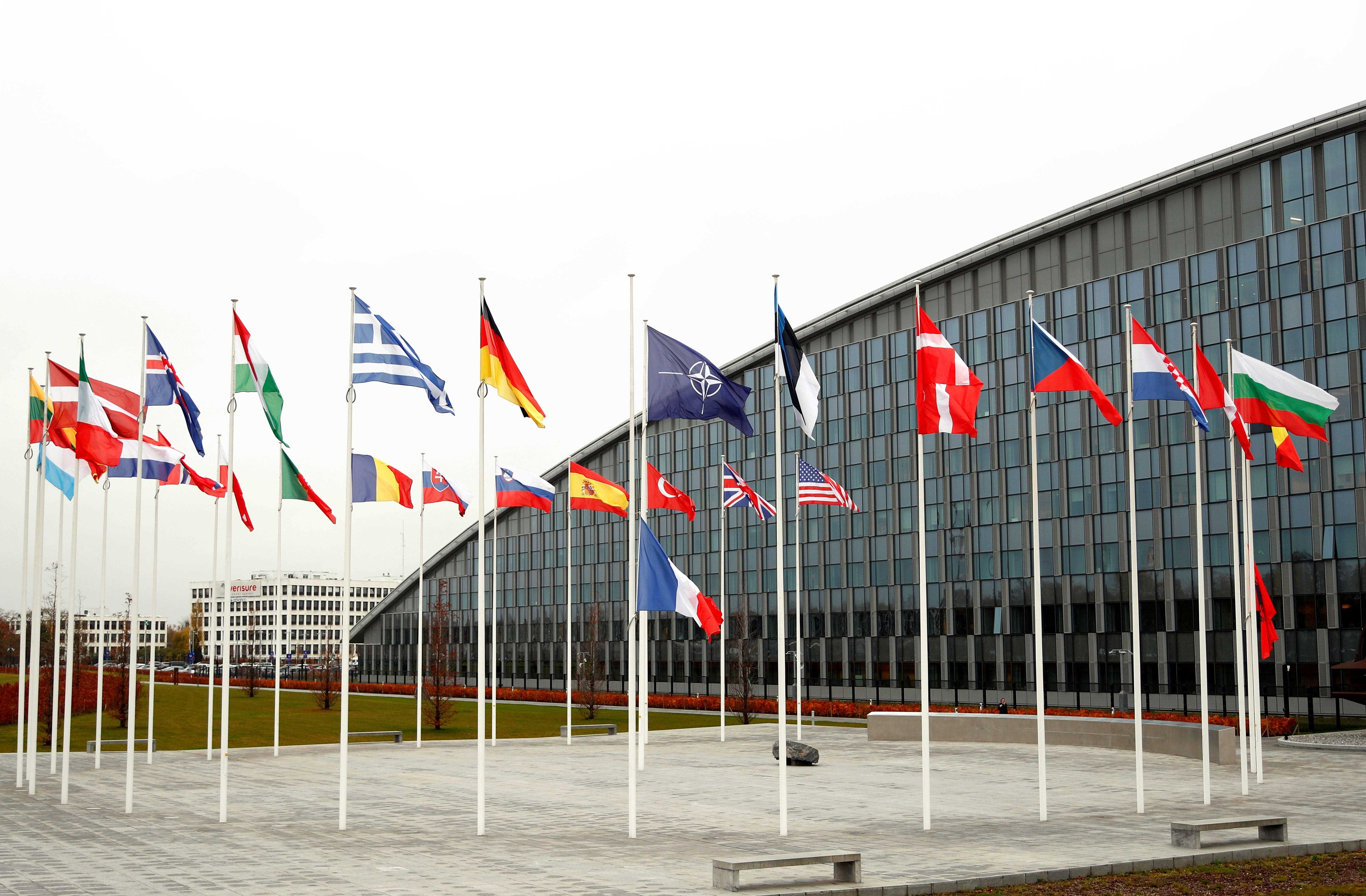 Flaggen der NATO-Mitgliedsländer sind am 26. November 2019 im Hauptquartier der Allianz in Brüssel, Belgien, zu sehen. REUTERS/Francois Lenoir
