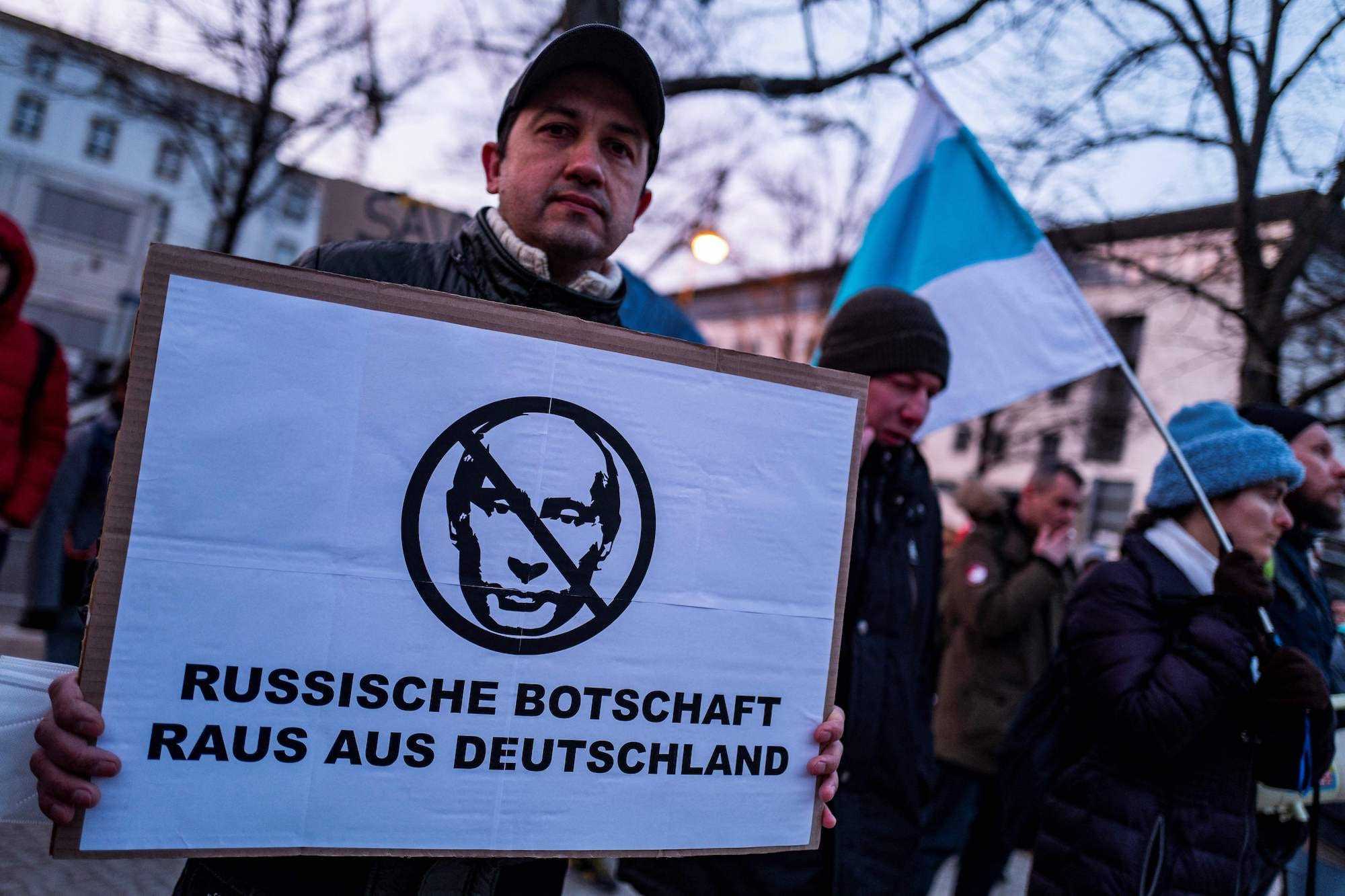 Deutschland protestiert gegen den Einmarsch Russlands in die Ukraine