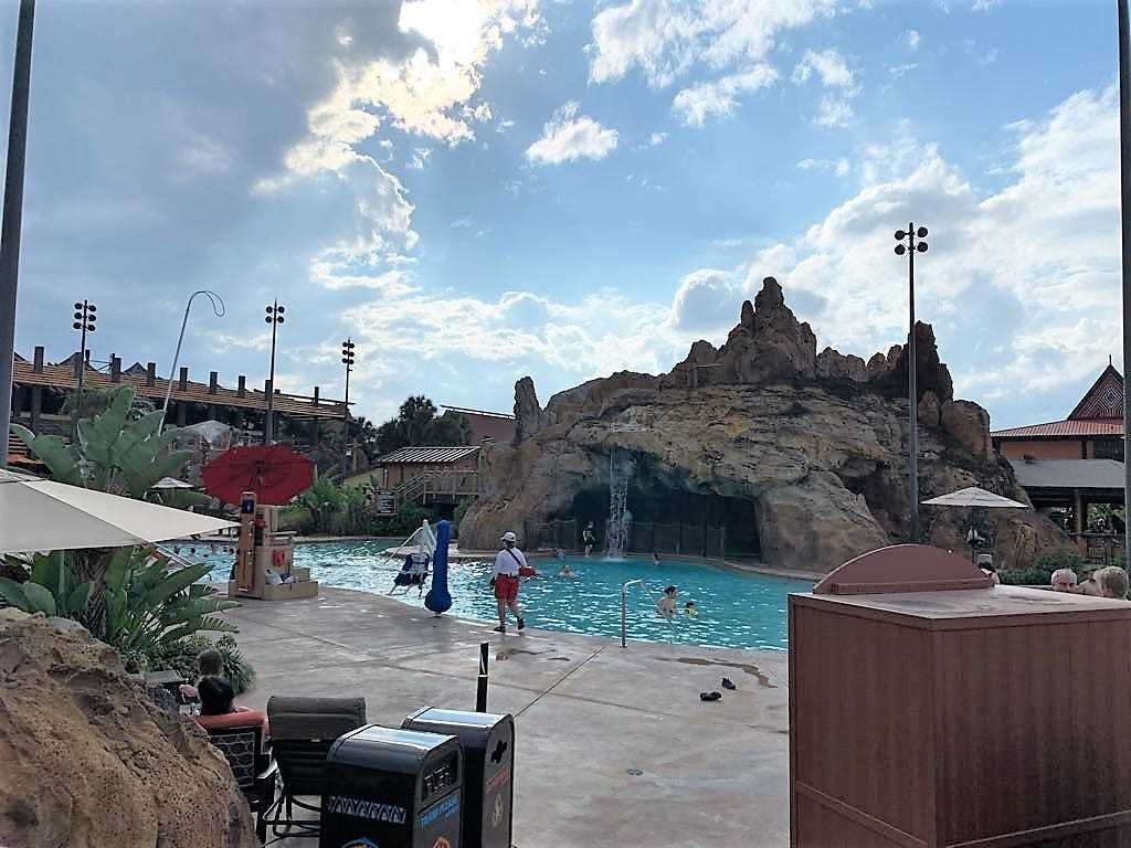 Aufnahme des Pools im polynesischen Resort in Disney World