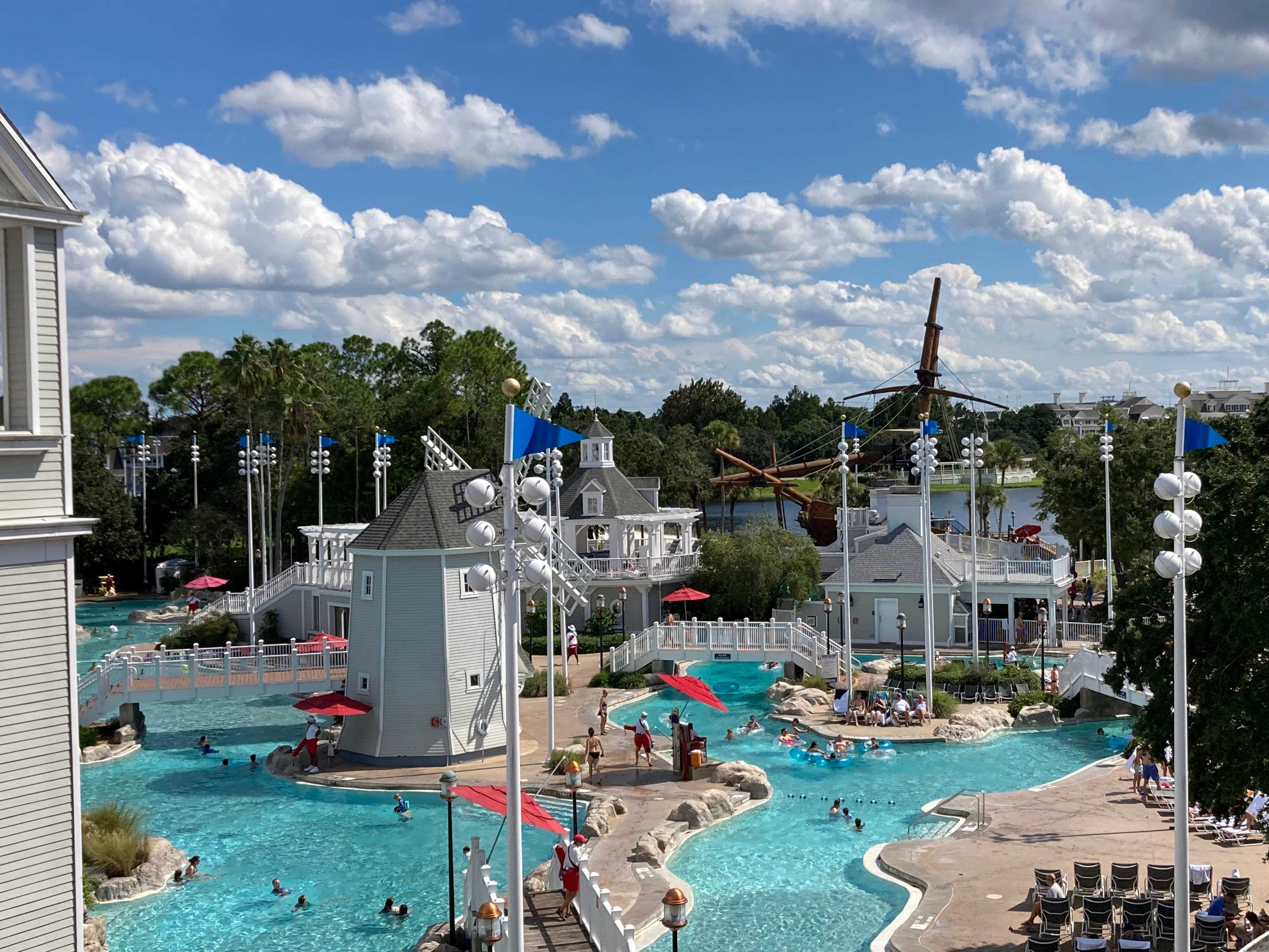 Luftaufnahme des Pools im Yacht Club Resort Disney World