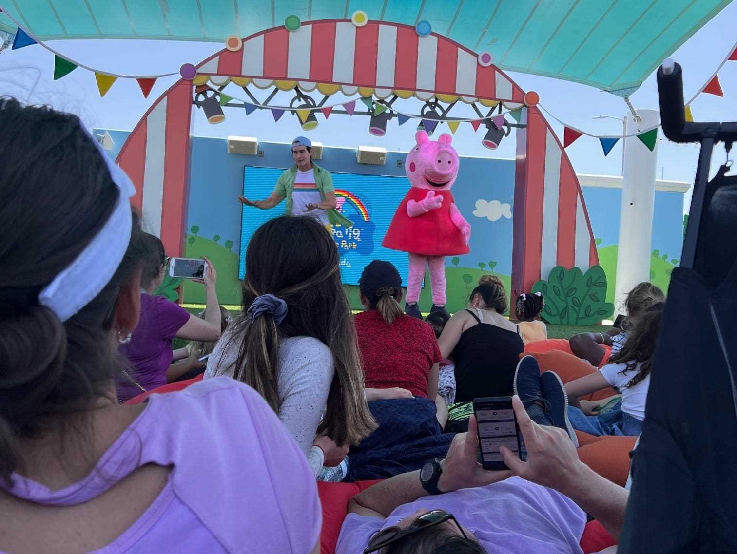 Peppa Pigs Show im Freizeitpark