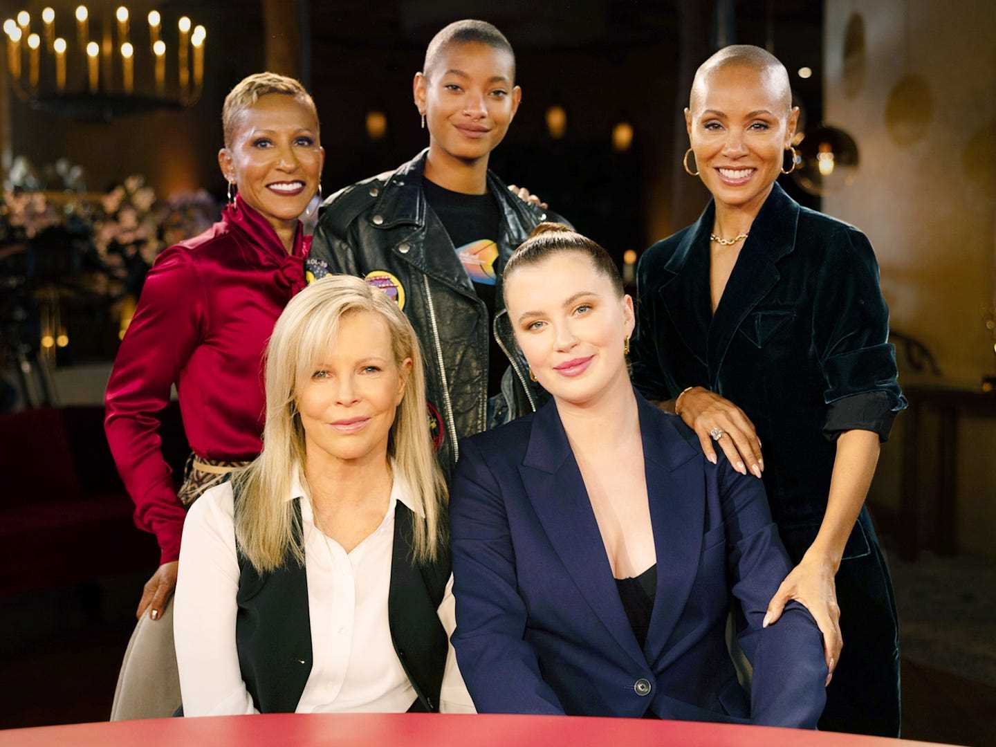 Adrienne Banfield Norris, Willow Smith, Jada Pinkett Smith, Ireland Baldwin und Kim Basinger in einer Folge von „Red Table Talk“.
