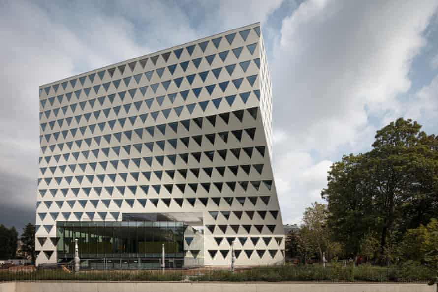Twisting Harlekin … Hauptquartier der Provinz Antwerpen.