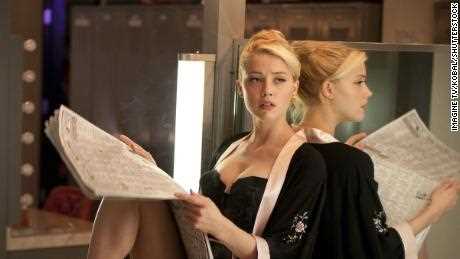 Amber Heard in einer Szene aus „The Playboy Club“.