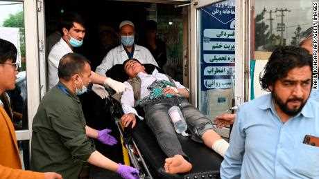 Mindestens sechs Tote, als mehrere Explosionen Schulen in Kabul trafen