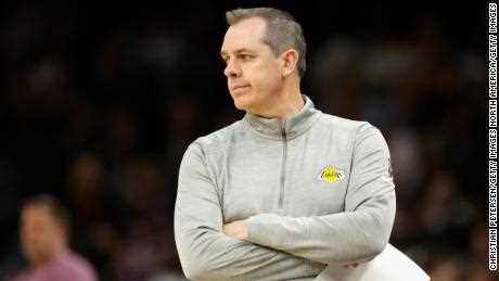 Die Los Angeles Lakers feuern Cheftrainer Frank Vogel nach einer enttäuschenden Saison 