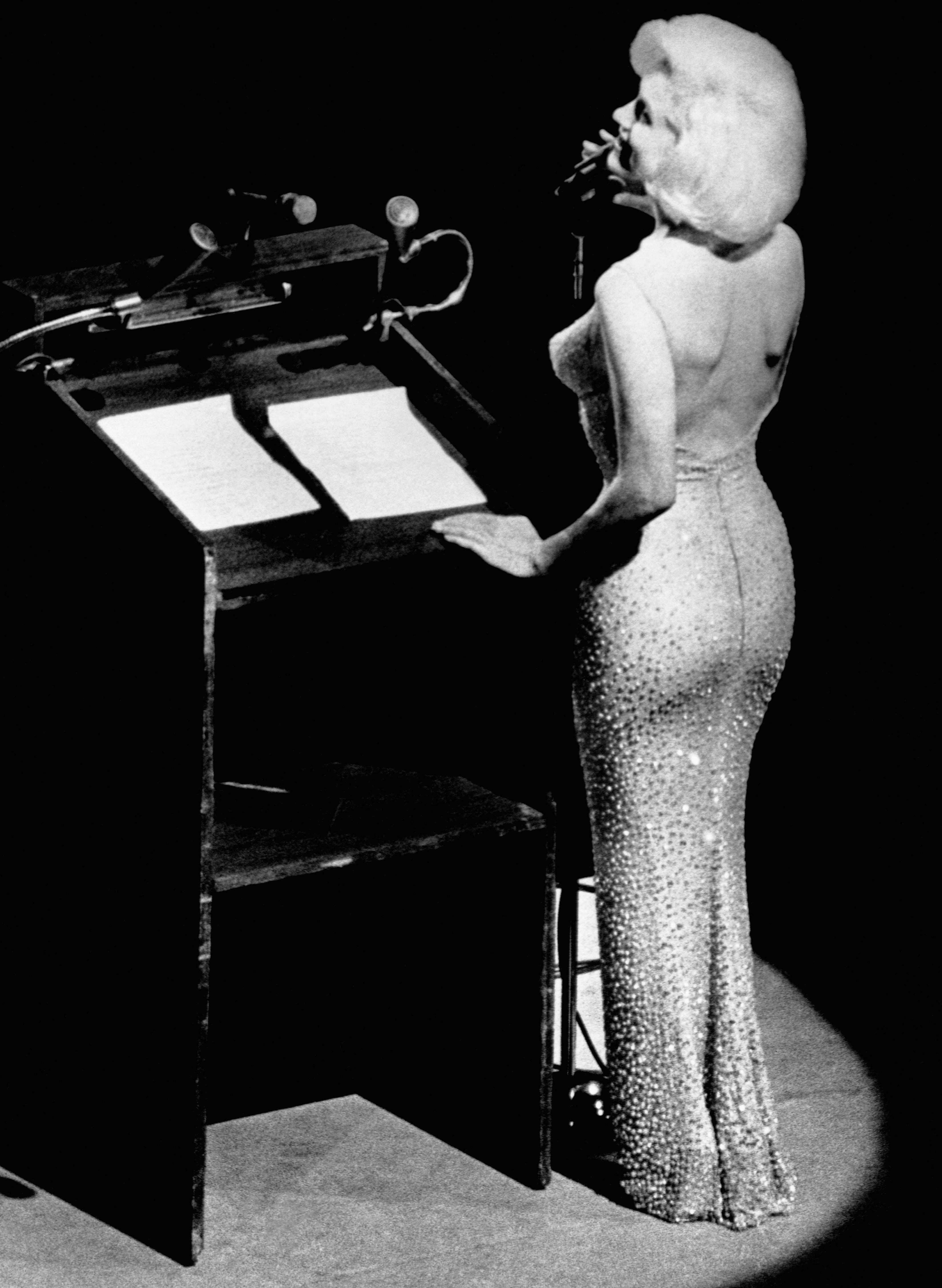 Marilyn Monroe trug das Jean-Louis-Kleid erstmals 1962 für ihren legendären „Happy Birthday“-Auftritt.