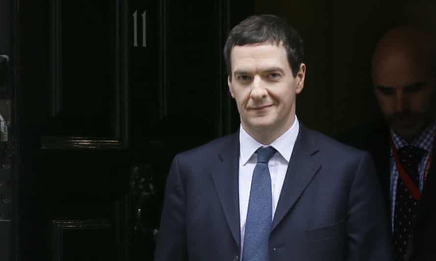 George Osborne in seiner Zeit als Kanzler vor der Tür zur Downing Street 11