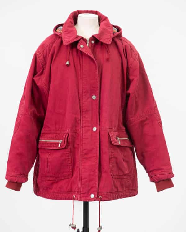 Hayley Croppers roter Anorak.