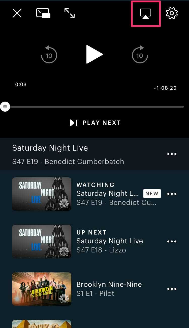 Screenshot, der das AirPlay-Symbol in der Hulu-App auf einem iPhone hervorhebt.