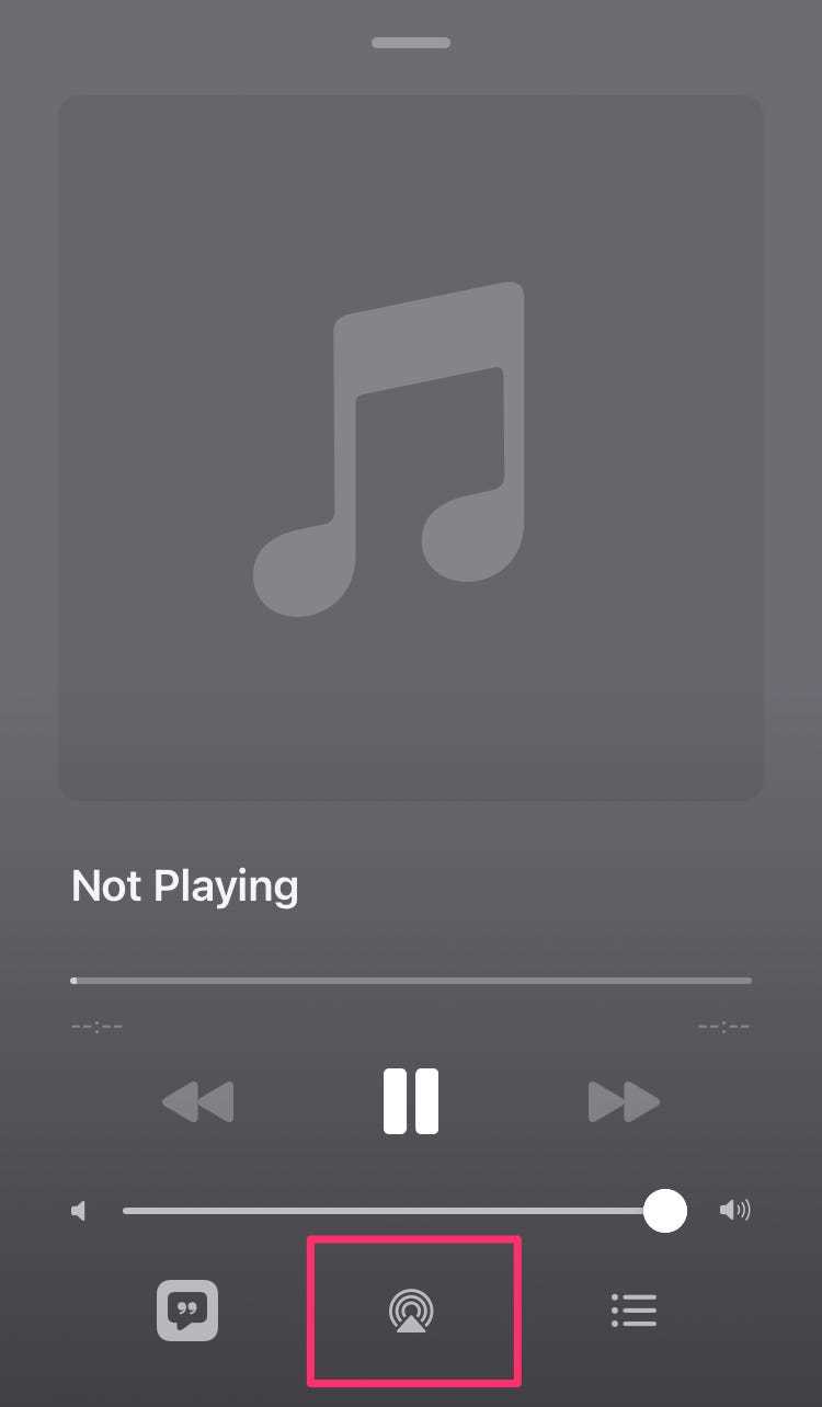 Screenshot, der die AirPlay-Taste in der Apple Music App hervorhebt.