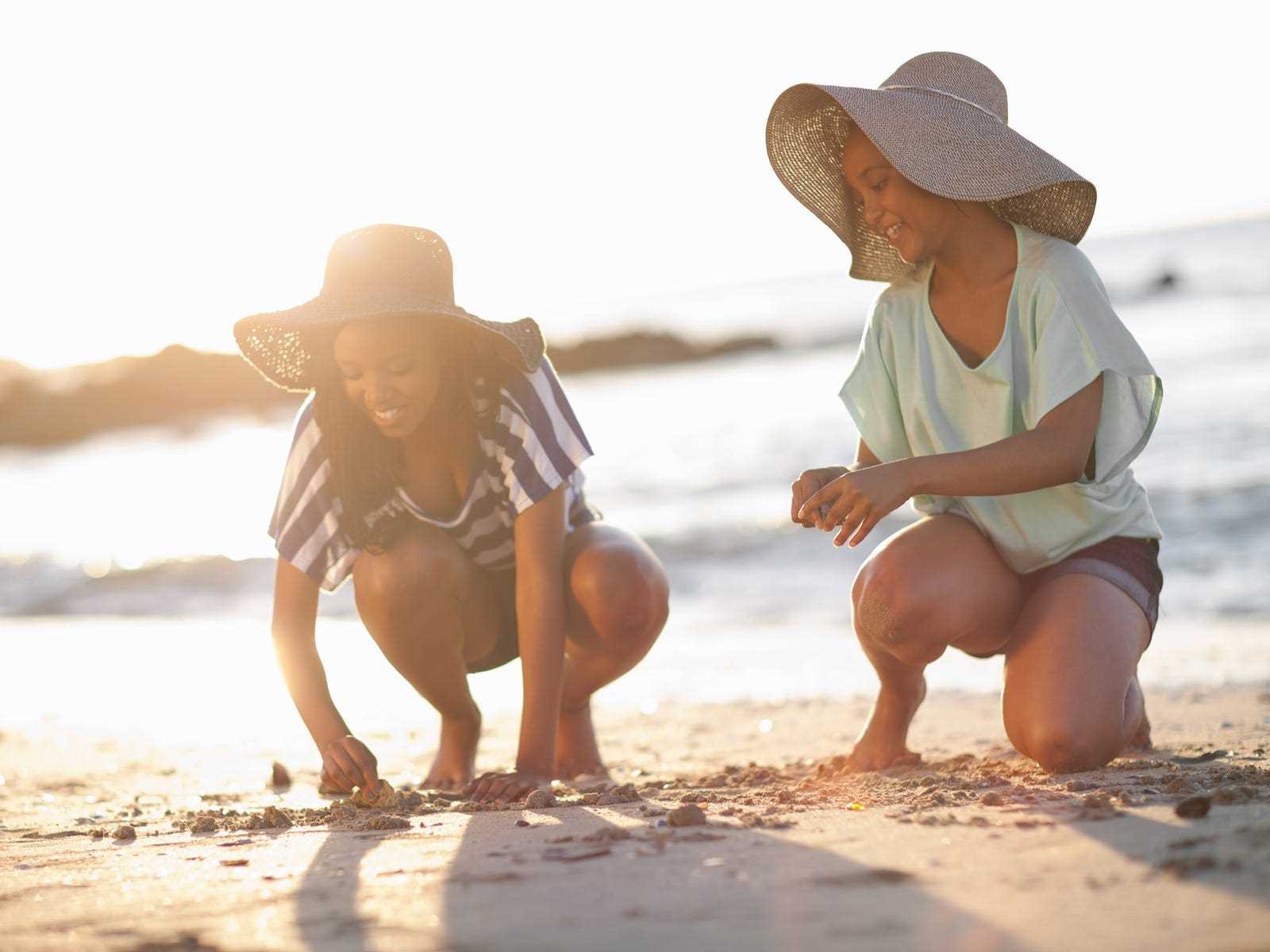 Schwarzer Strand-Sonnenhut für Mädchen - beste Sonnenschutzkleidung 2022