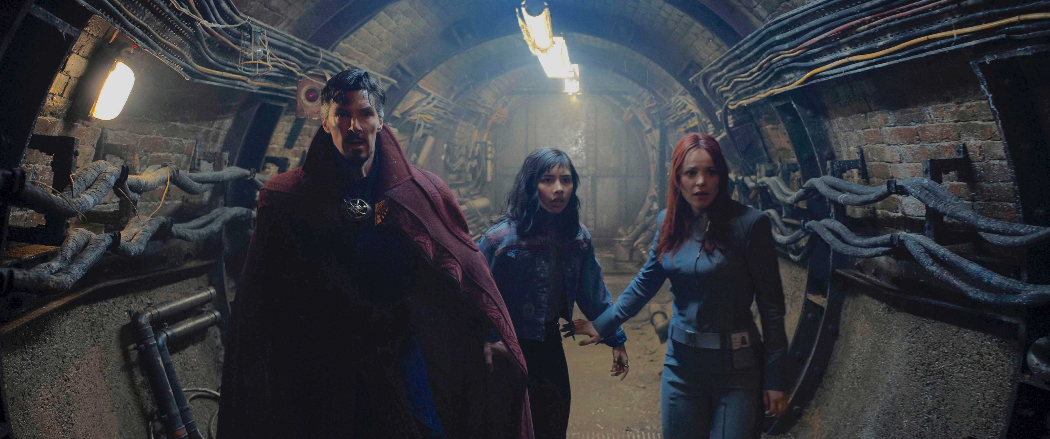 Von links: Doctor Strange, America Chavez und Christine Palmer in „Doctor Strange in the Multiverse of Madness“.