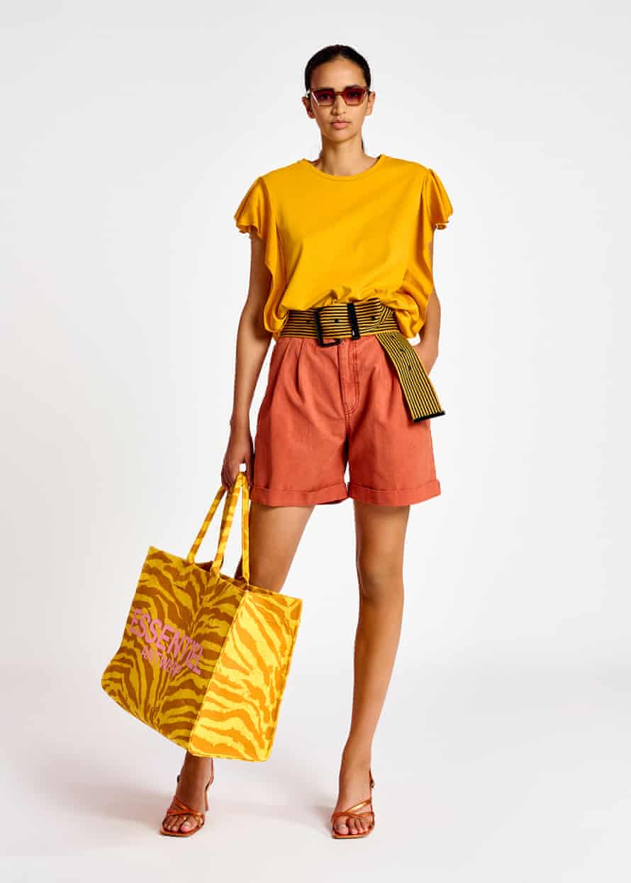Die besten Damen-Shorts für den Sommer 2022 Orangefarbene Shorts mit hohem Bund und mittlerem Oberschenkel von Essentiel Antwerp