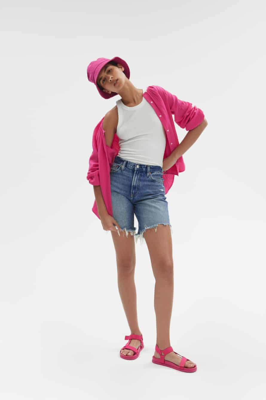 Die besten Damen-Shorts für den Sommer 2022 Gap Blue Cut-Off-Denim-Shorts