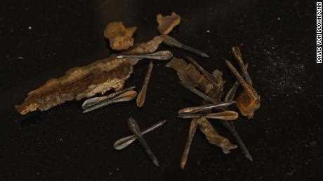 Dieses am Freitag, dem 13. Mai, aufgenommene Foto zeigt Flechette-Projektile, die in zivilen Häusern in Irpin, Ukraine, gefunden wurden.