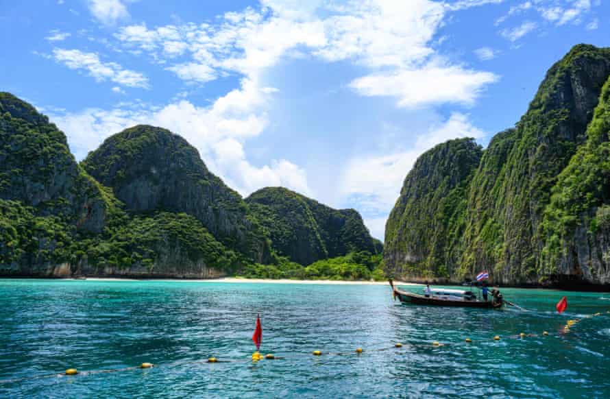Die Insel Koh Phi Phi im Jahr 2019 auf dem Weg der Besserung, ein Jahr nachdem sie für Besucher geschlossen wurde.