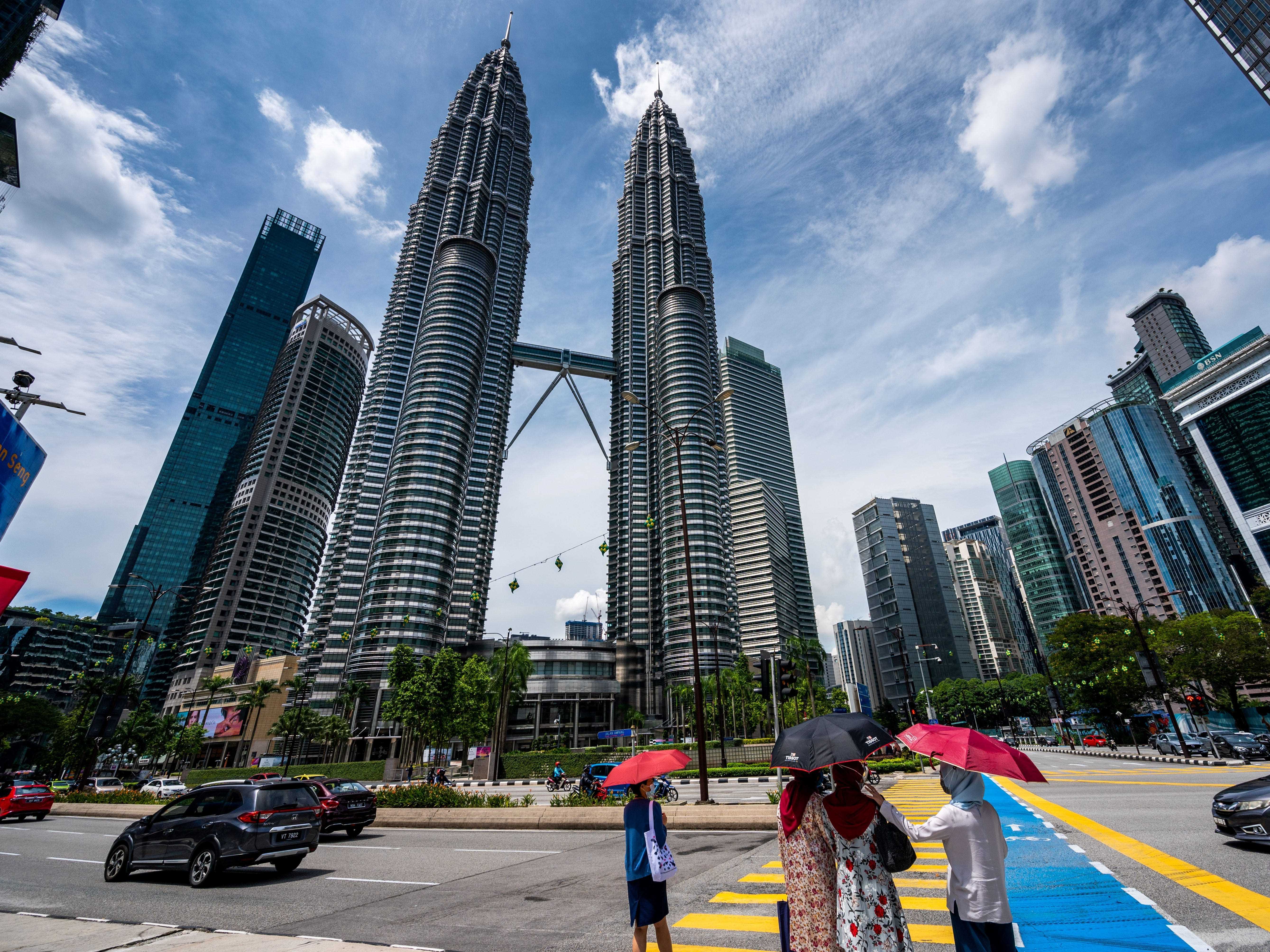 Die Petronas Twin Towers in Kuala Lumpur, Malaysia am 7. Mai 2021.