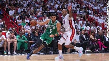 Tatum erzielte 29 Punkte, um die Celtics anzuführen.