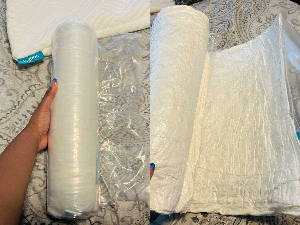 Ein in Plastik gerolltes Kissen und das gleiche Kissen, das ausgerollt wird.