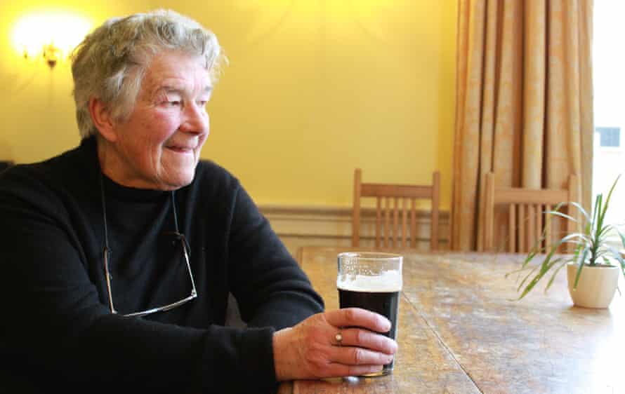 2008 mit Hugh Thomson ein Glas Guinness genießen.