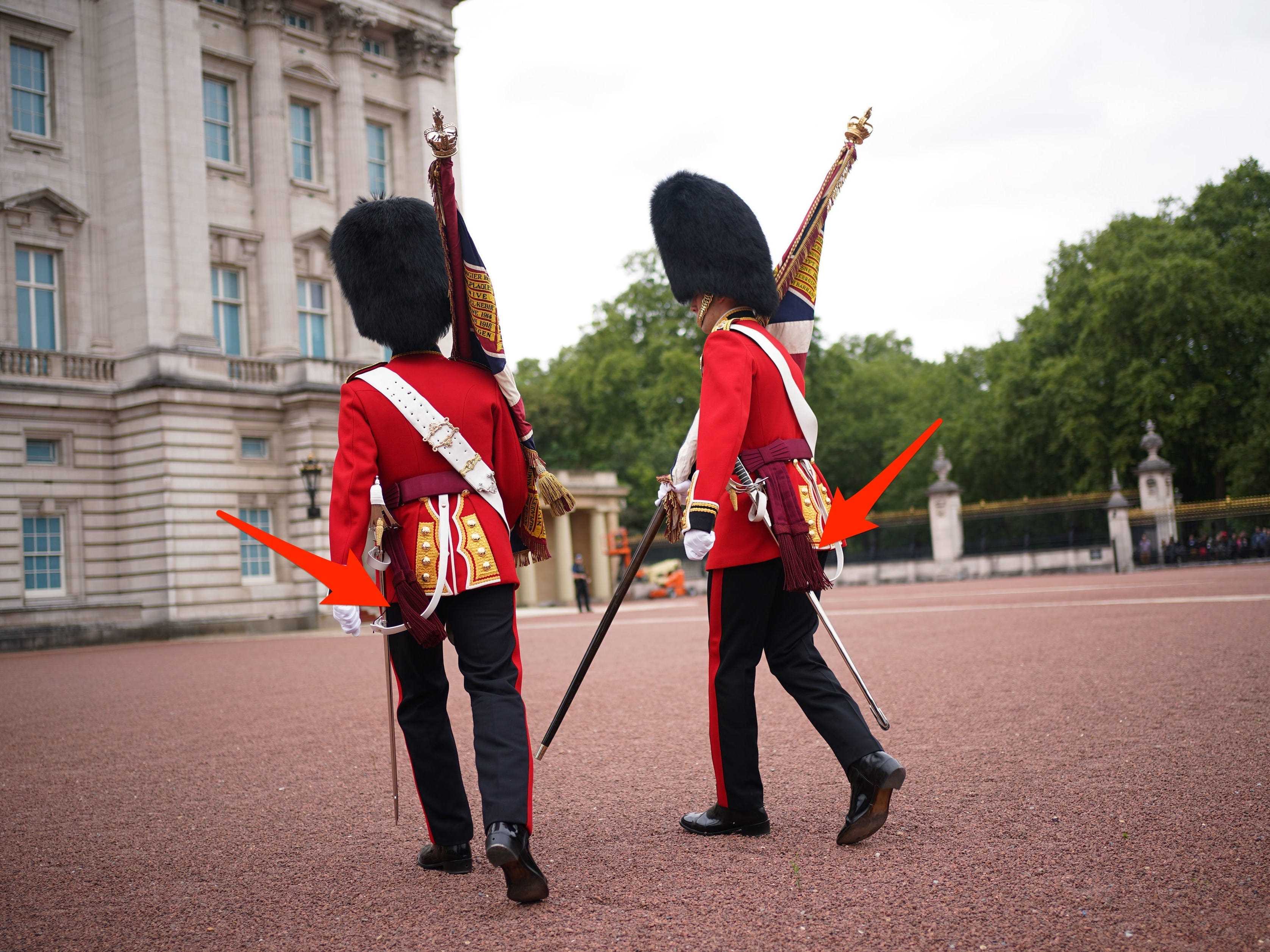 Königliche Wachen im Buckingham Palace.