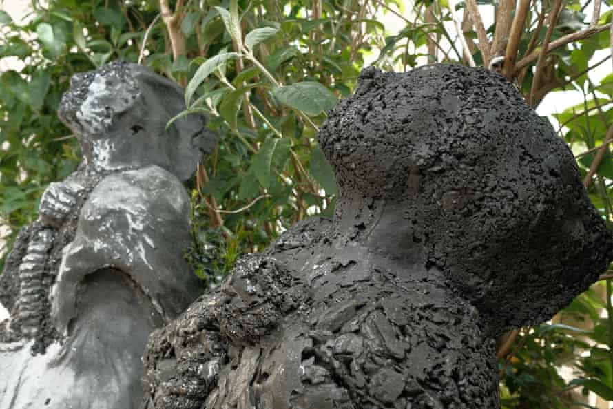 Skulptur von Louisa Calderon, die im 18. Jahrhundert Opfer rassistischer Folter wurde, ein Werk, das William Gannon in seinem eigenen Namen geschaffen hat