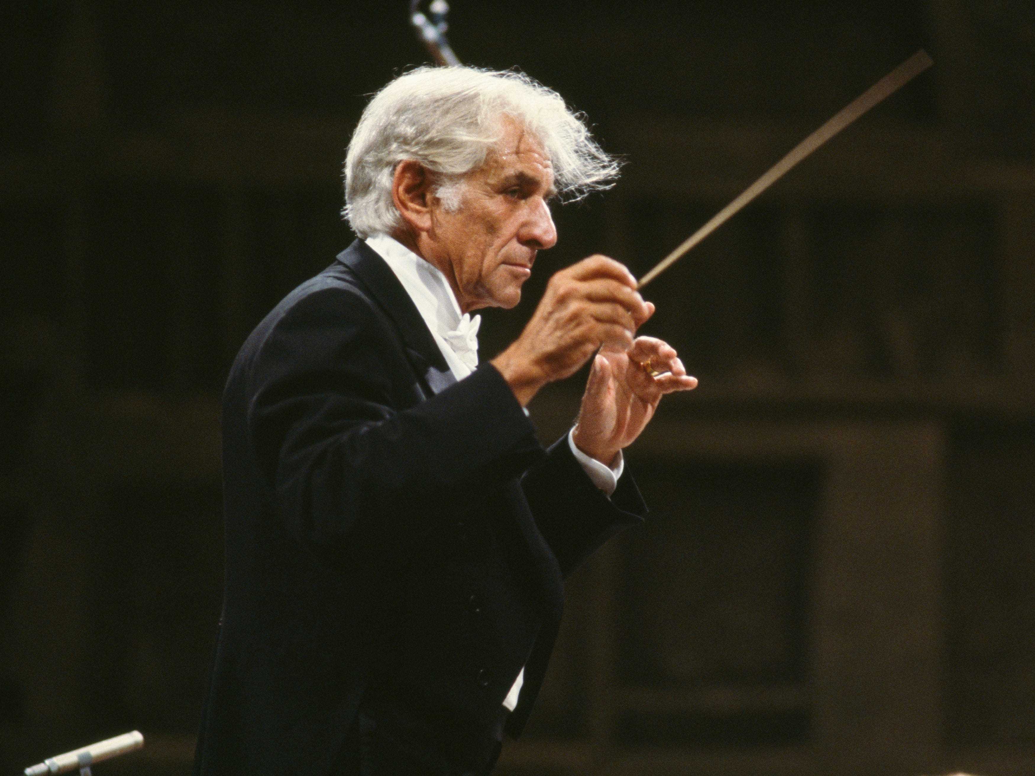 Der amerikanische Komponist Léonard Bernstein (Photo by Jean Pimentel/Kipa/Sygma via Getty Images)