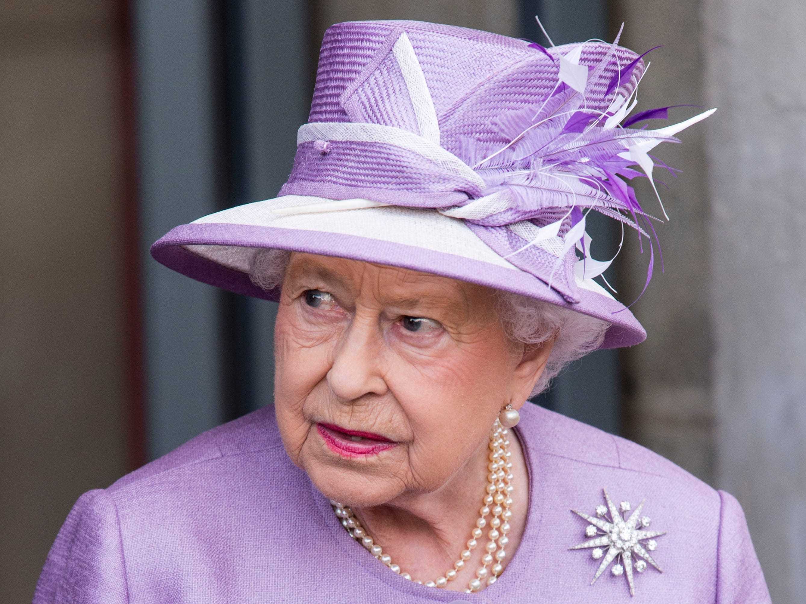 Queen Elizabeth trug 2017 Lila.