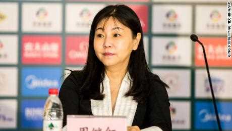 Zhou nimmt an einer Pressekonferenz vor der Veranstaltung der Diving World Series 2019 in Peking teil.